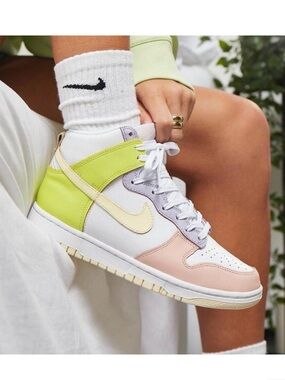 Women’s Nike Dunk High-Top Sneakers lemon twist size 7